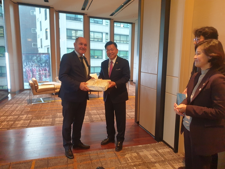 10-2cw17 오스트리아 하원의장